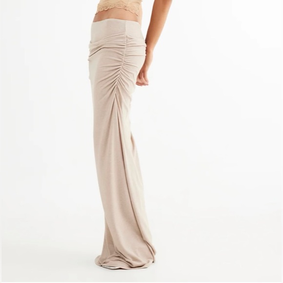 Lioness Taupe low rise ruched hips maxi skirt - Picture 2 of 4